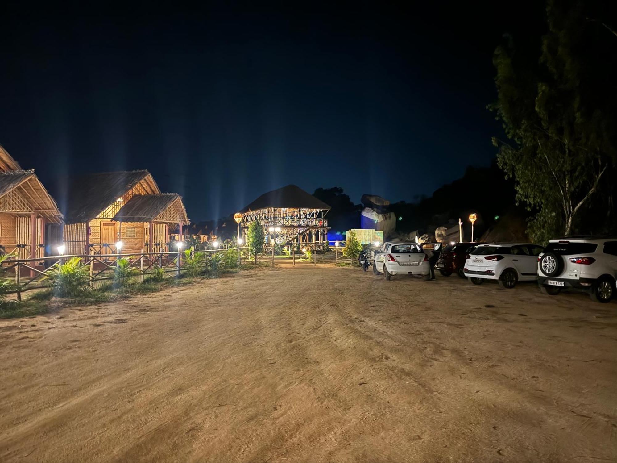 ホテル Hill Stone View ハンピ エクステリア 写真
